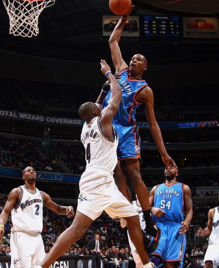 拉菲尼亚：今天我觉得有点累，要求换人是因为我没法坚持了（拉菲尼亚自述疲惫：体能难以支撑，主动申请被换下）