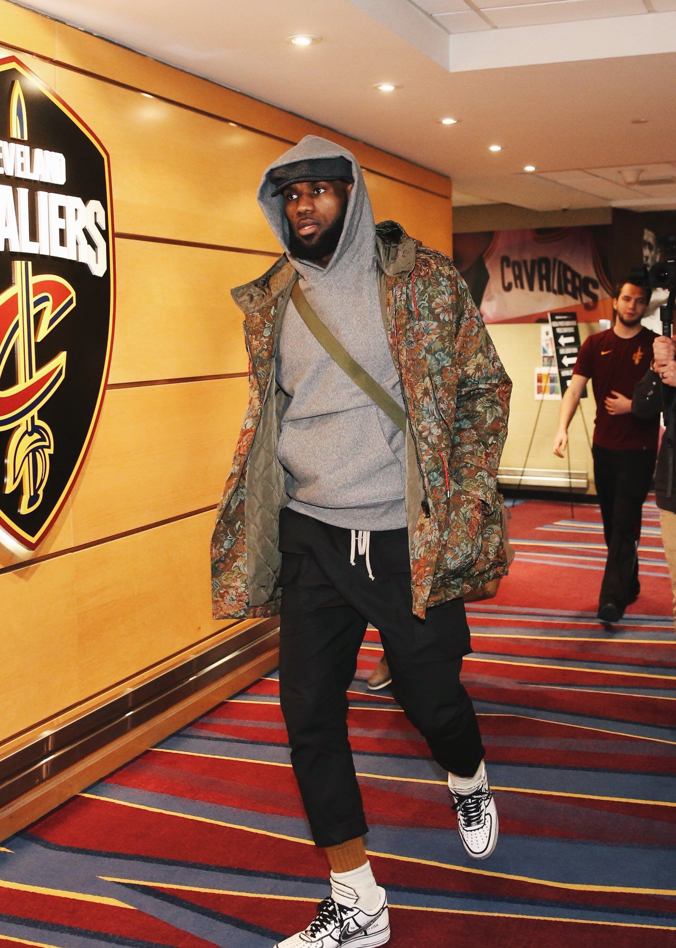 迪格雷戈里奥：库普踢左中卫？强大的球员能在任何位置上踢球（迪格雷戈里奥谈库普踢左中卫：强者能适应任何位置）