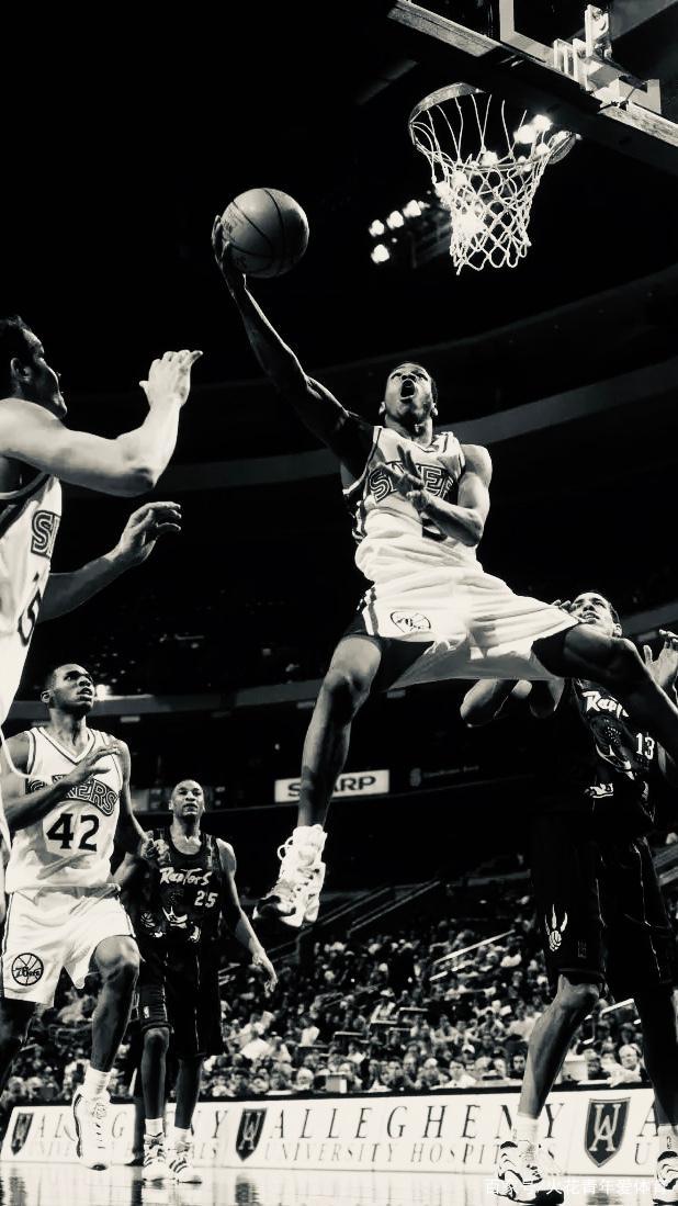 篮球湖人超级替补连续三场得分上双（湖人超级替补连砍三场两位数得分）