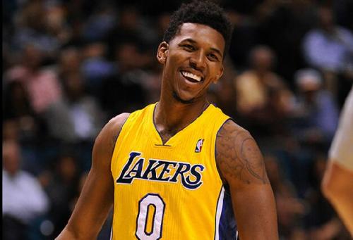 大范：詹姆斯没什么需要证明，但对比赛上瘾让他还会继续打（大范甘迪：詹姆斯已无须再证明自己，对比赛的痴迷促使他继续征战）