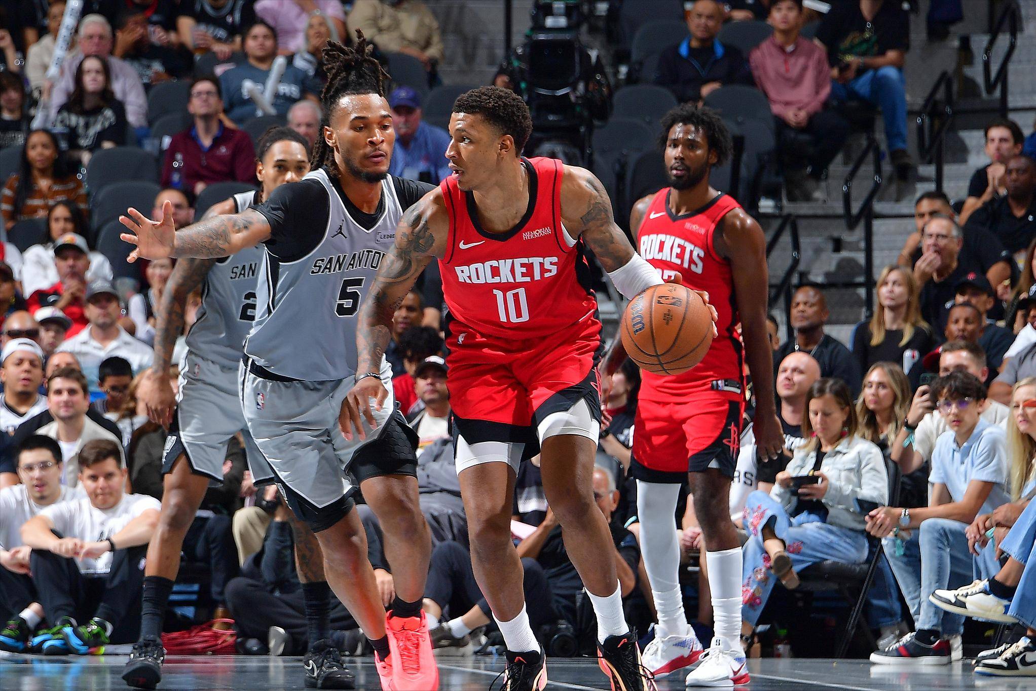 都体：尤文为随队远征挪威的约400名球迷发放30欧电子商城券（都灵体育报：尤文向随队赴挪威的约400名球迷派发30欧电子商城代金券）