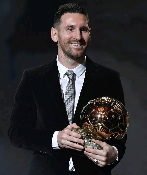 曼联英超14轮1-1战平西汉姆联，近5轮仅胜1场，阿莫林执教遇质疑，防守问题突出。（英超第14轮曼联1-1西汉姆，近5场仅一胜，阿莫林承压，防守短板明显）