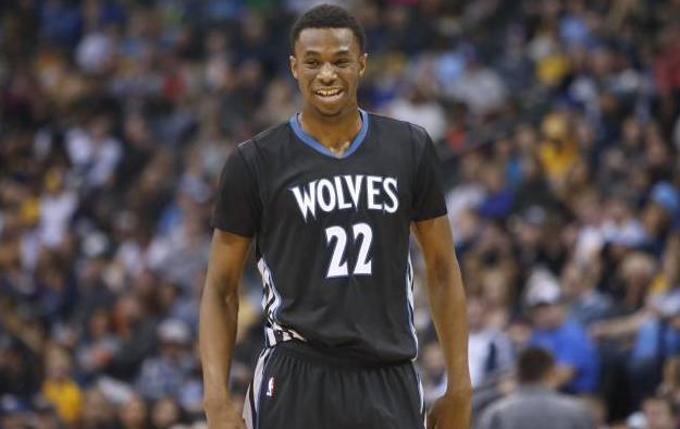 媒体人：山西男篮下午登上了前往杭州飞机，准备12日揭幕战（据媒体人称，山西男篮今日下午乘机飞赴杭州，备战12日揭幕战）