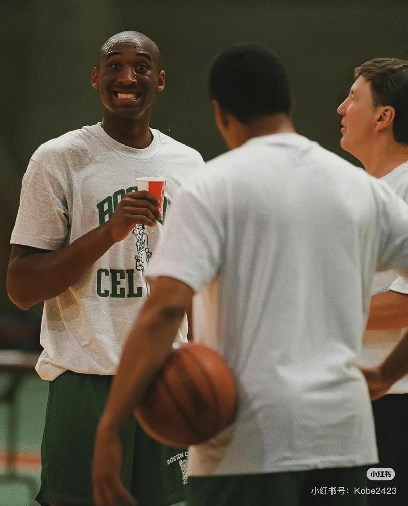 记者：姆伯莫和阿马德可以出战曼联主场对阵伯恩茅斯的比赛（记者：姆伯莫与阿马德均可出战曼联主场迎战伯恩茅斯一役）