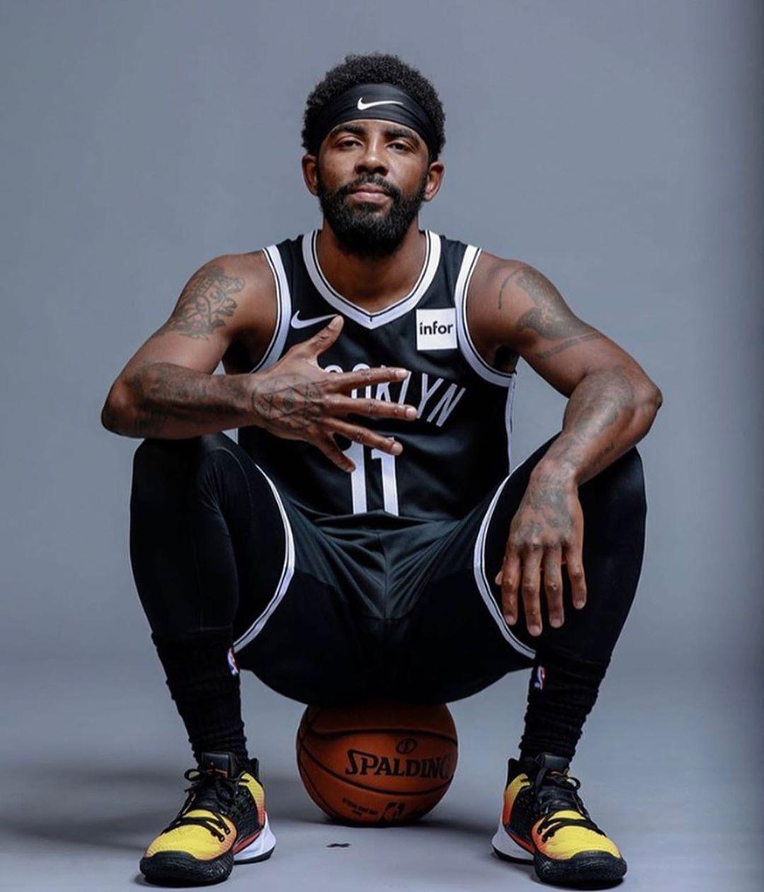 足球巴萨夏窗计划浮现，多名球员被列出售（巴萨夏窗计划出炉，多名球员将被挂牌出售）