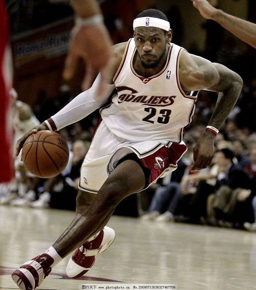 马竞3-2逆转埃因霍温，瑟洛特传射建功，阿尔瓦雷斯破门（瑟洛特传射立功，阿尔瓦雷斯破门，马竞3-2逆转PSV）