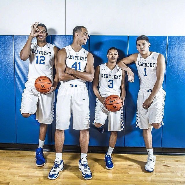 詹姆斯关键上篮助球队锁胜（詹姆斯关键上篮定胜负）