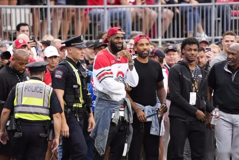 阿坎吉：为球队服务最重要；最想要队友的能力？泽林斯基的技术（阿坎吉：团队至上，最想拥有泽林斯基的技术）