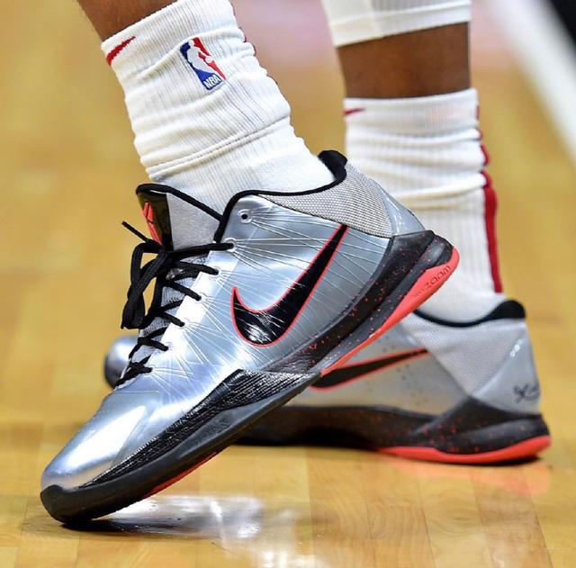 亚冠海港VS柔佛新山：3大外援出击，两大国足希望之星领衔，李圣龙冲锋（亚冠海港PK柔佛新山：三外援齐上阵，两位国足希望之星领衔，李圣龙锋线冲击）