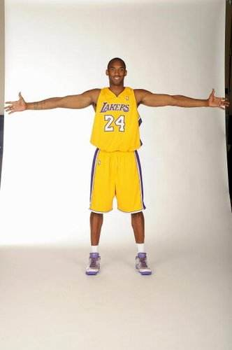 孙兴慜热刺告别战被换下场的时刻（孙兴慜热刺告别之战被换下瞬间）