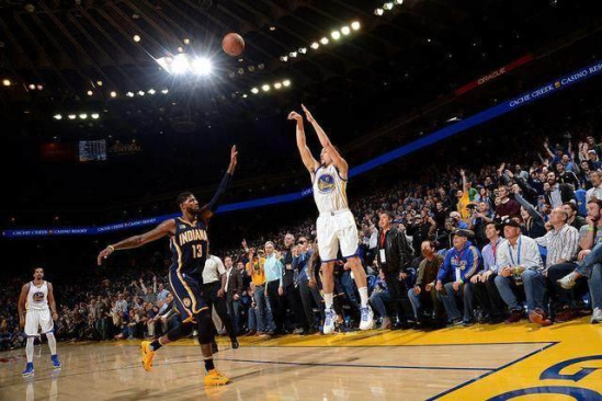 下半场爆发！迪亚洛9中4得到14分9助攻2抢断（迪亚洛下半场发威：9投4中砍下14分，外加9助攻2抢断）