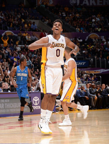 NBA官方最新新秀榜：弗拉格继续领跑，克尼佩尔&奎因紧追（NBA官方更新新秀榜：弗拉格稳居榜首，克尼佩尔与奎因紧随其后）