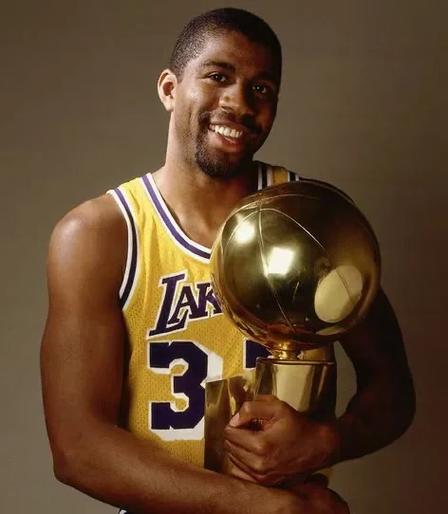 英媒：拜仁有意在一月永久签下梅努，已和他的经纪人直接会谈（英媒：拜仁计划一月以永久转会引进梅努，已与其经纪人直接会谈）