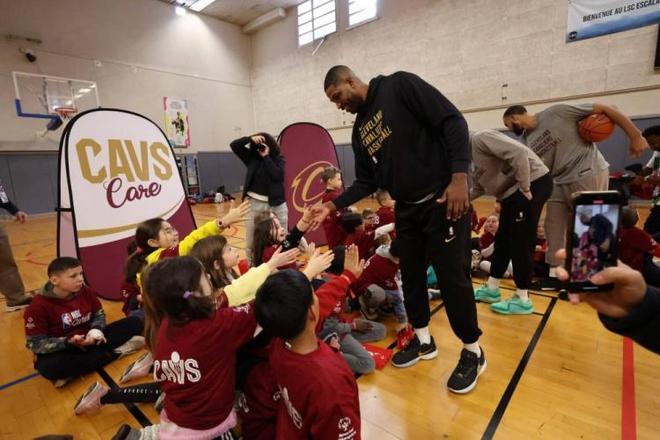 罗马诺：奥纳纳会在夏天回到曼联，但曼联还会为他找下家（罗马诺：奥纳纳今夏重返曼联，俱乐部仍将为其寻找下家）