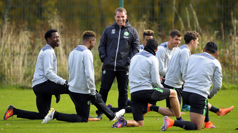 杨鸣：辽宁男篮进入新老更替时期，先打进季后赛再图发展（杨鸣：辽篮处于新老交替阶段，先确保季后赛资格再谋发展）